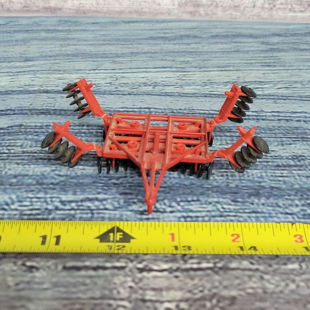 Vtg Ertl 1/64 scale International Harvester winged harrow diecast/plastic red